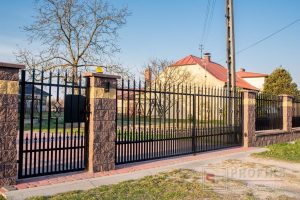 Ogrodzenie murowane pustak łupany brąz żółty ogrodzenia metalowe stalowe spawane na wymiar pionowe groty Radom Warka Białobrzegi
